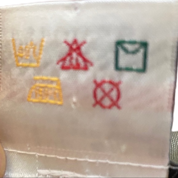 2/$25- Studio London Sleeveless Button Down Shirt size L - Picture 5 of 5